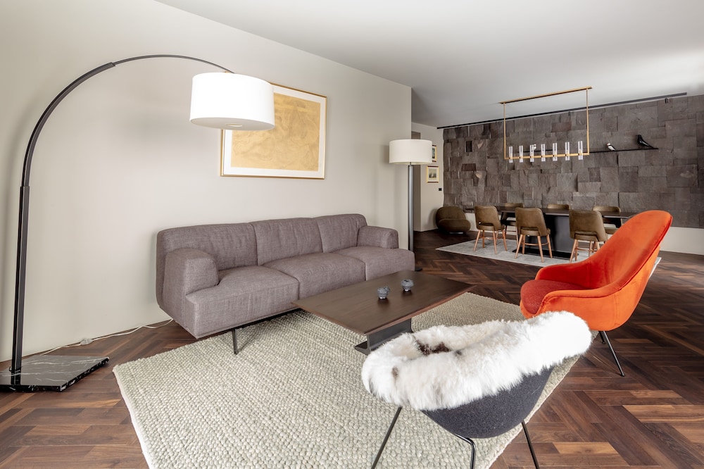 Suite, Balcony