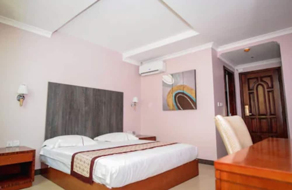 Standard Room, 1 Queen Bed