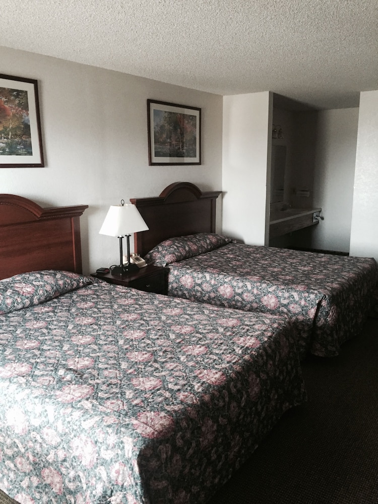 Standard Room, 2 Queen Beds, Non Smoking photo 1