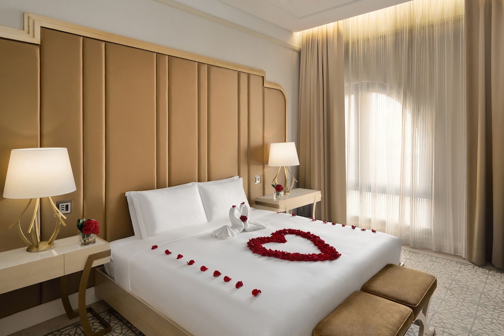 Suite, 1 King Bed (Ambassador)