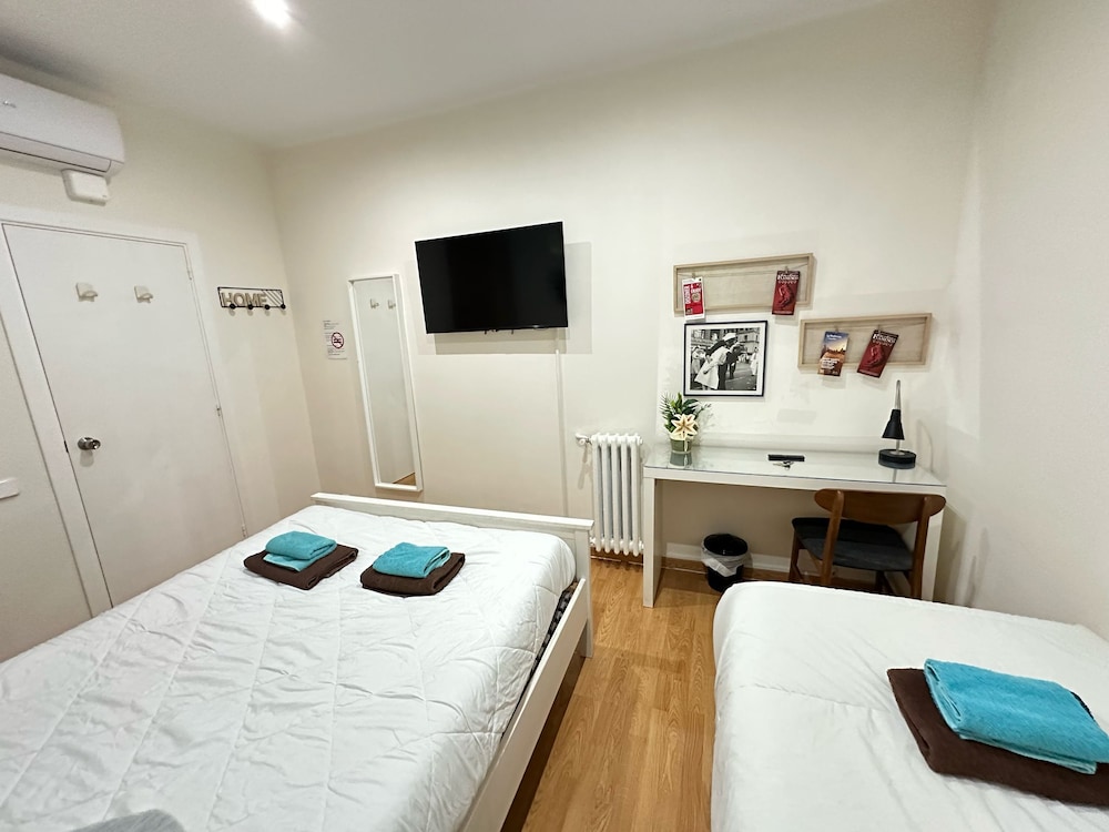 Triple Room, Shared Bathroom photo 2