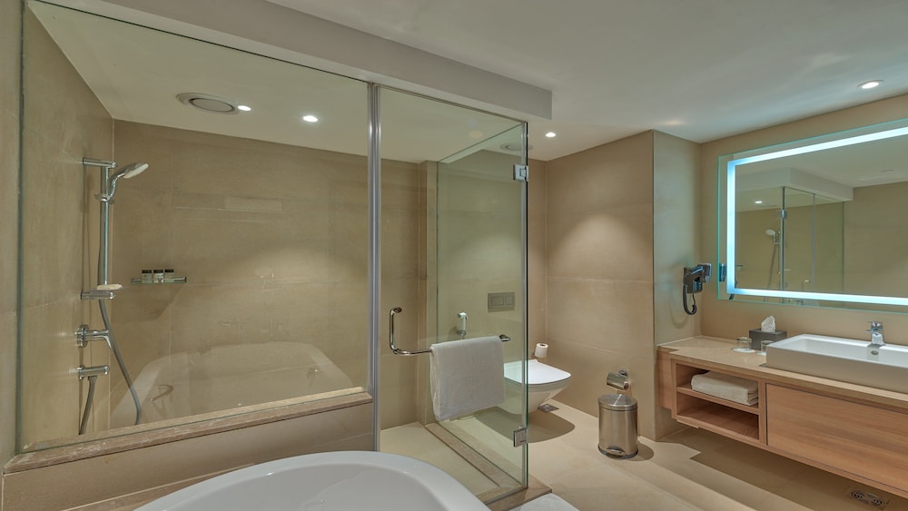 Suite, 1 Bedroom, Balcony (Balcony) - Photo 15