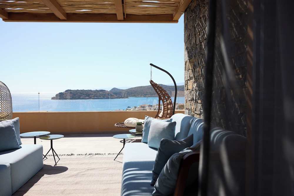 Grand Suite with Private Pool &amp; Outdoor living area - Sea View - Photo 15