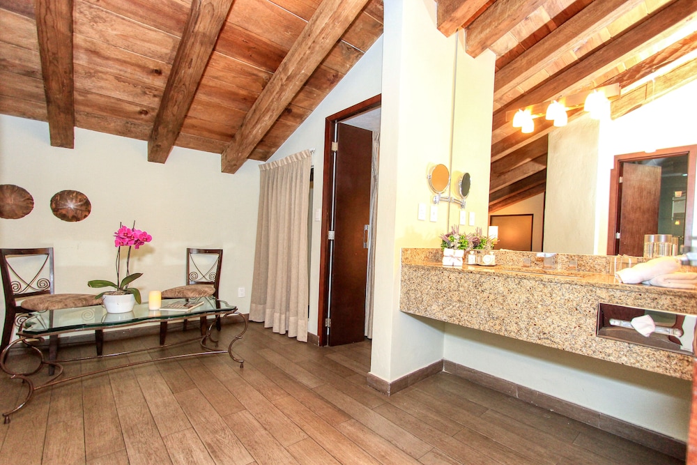 Family Room, 1 King Bed with Sofa bed, Terrace photo 2