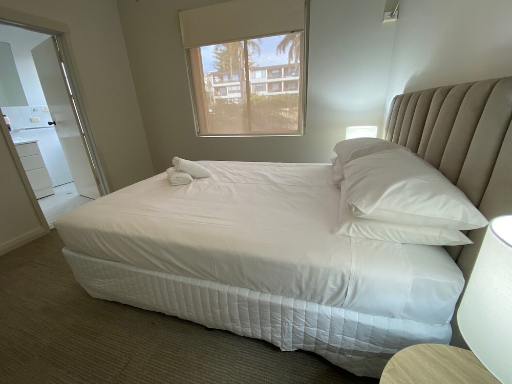 Room, 1 Queen Bed, Garden View photo 2