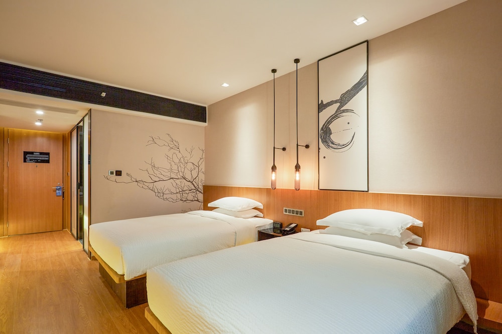 Deluxe Room, 2 Twin Beds, City View - Photo 2