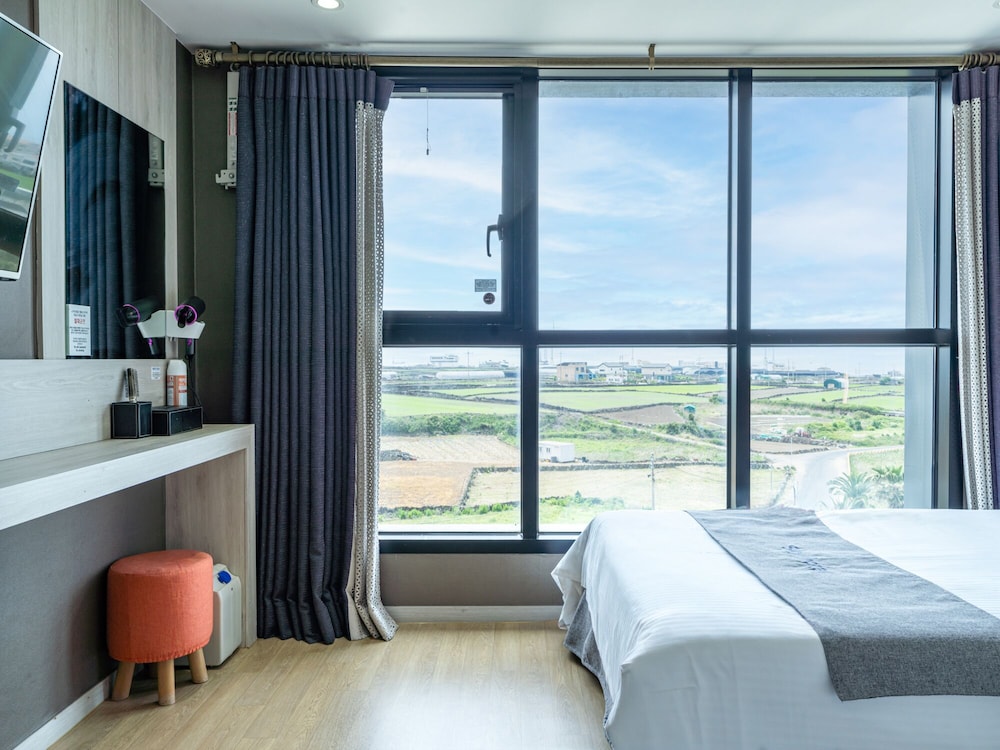 Deluxe Twin Room photo 3