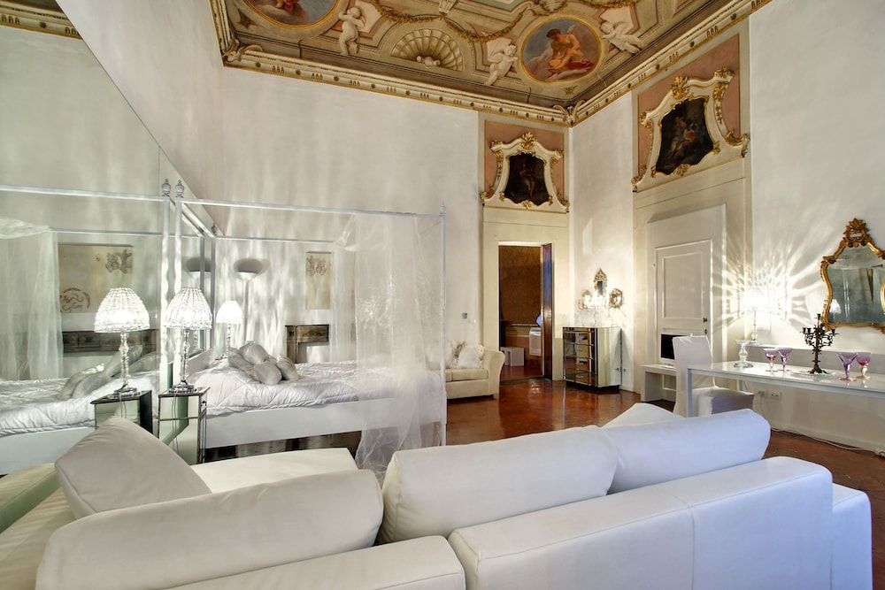 Luxury Suite photo 3