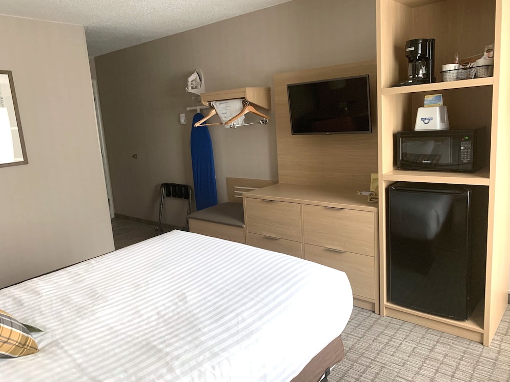 Standard Room, 1 Queen Bed - Photo 3