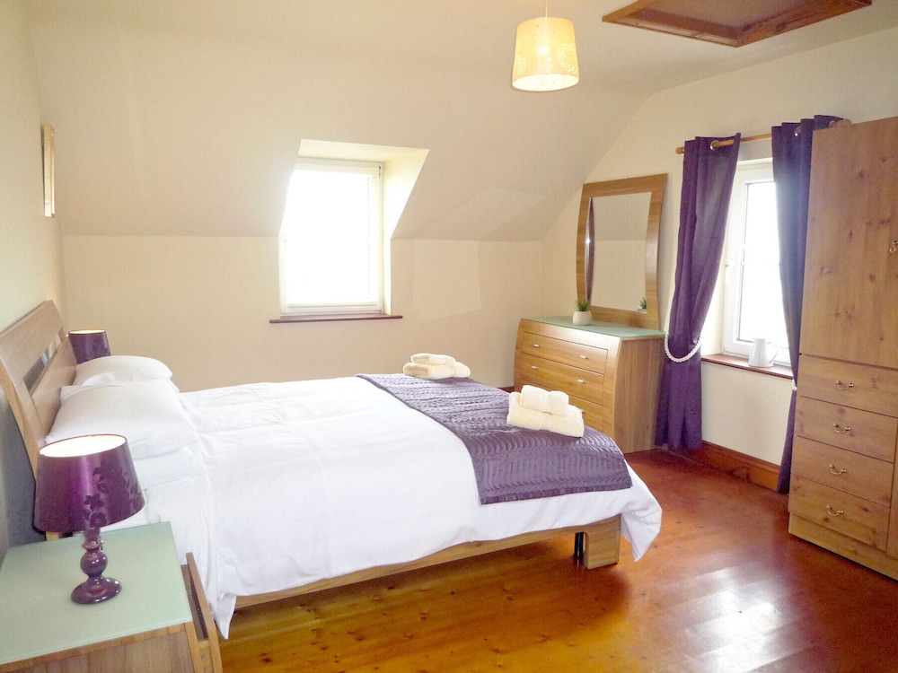 House, 3 Bedrooms, 2 Bathrooms, Sea Facing photo 1