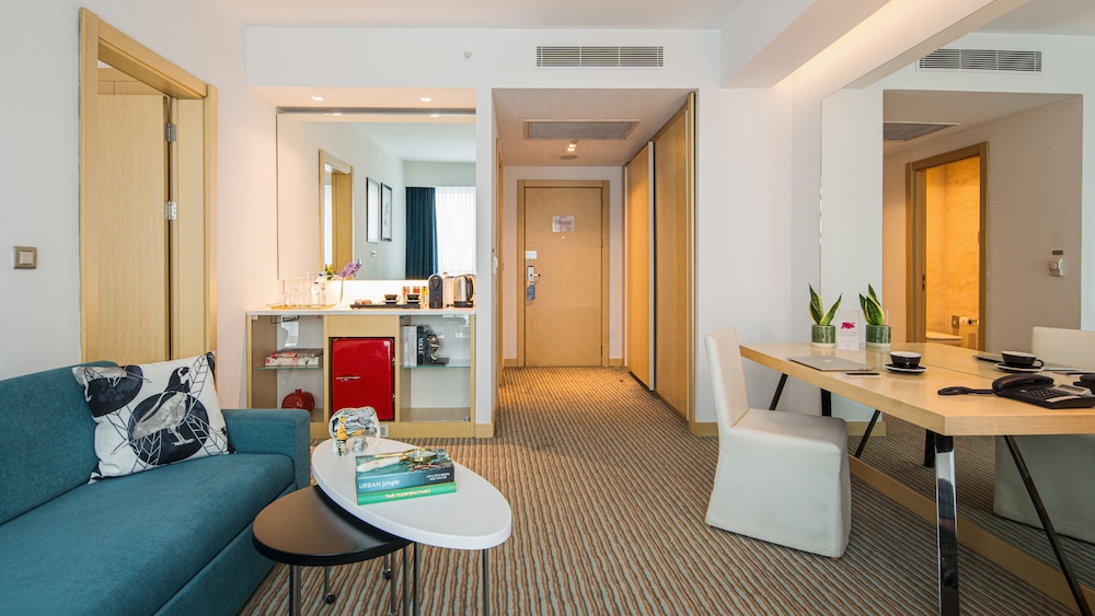 Suite, 1 King Bed, Non Smoking - Photo 2