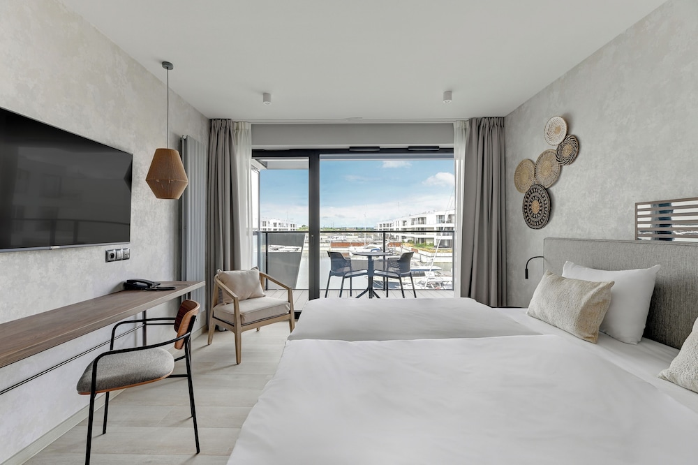 Classic Room, Non Smoking, Marina View photo 1