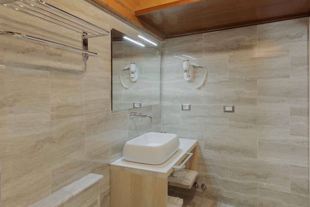 Superior Room - Photo 7