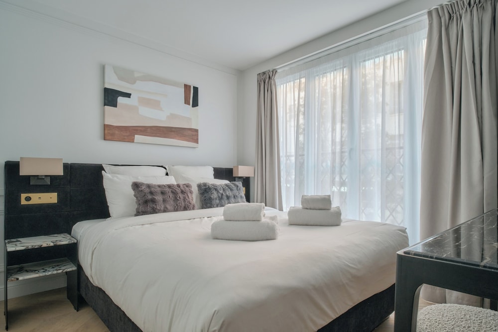 Deluxe Studio with City View 101