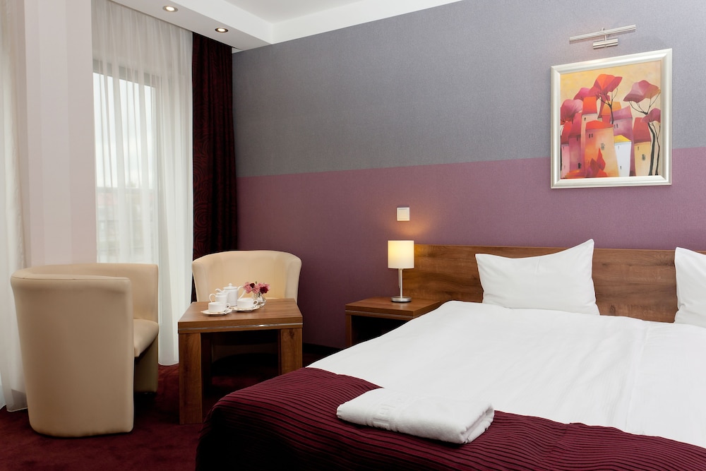 Standard Double or Twin Room - Photo 9