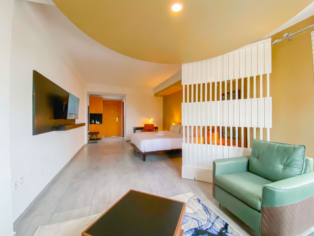 Junior Suite, Pool View photo 3