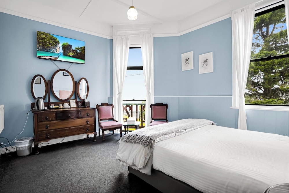 Double Room, Ensuite with Waterfall View photo 2