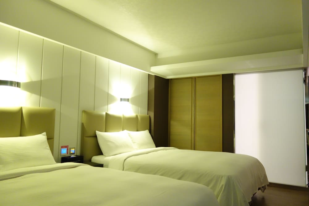 Quadruple Room (Non-smoking) photo 3