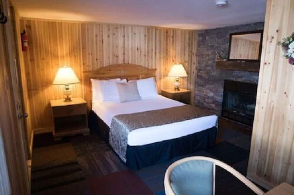 Premium Cabin, 1 Queen Bed, Non Smoking photo 1