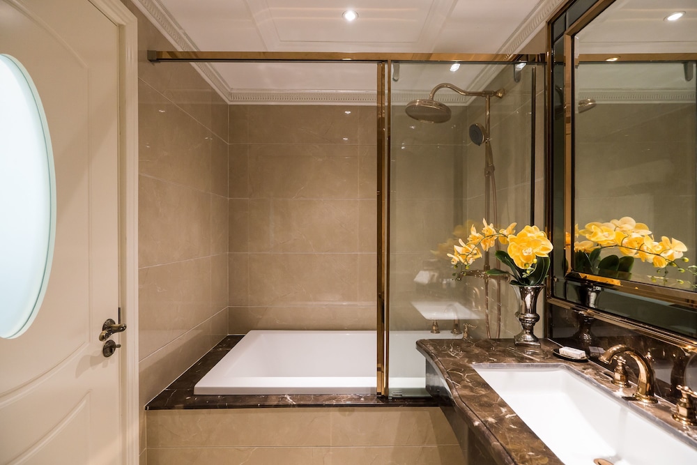 Deluxe Room with Pool Access