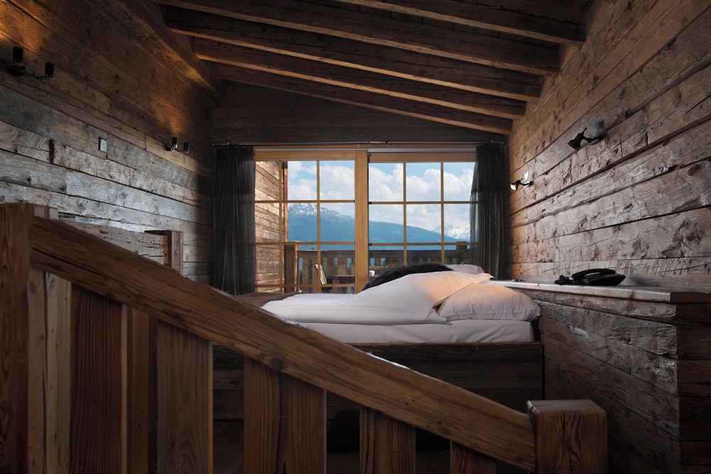 Suite, Balcony, Mountain View (South) photo 2