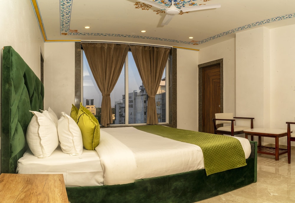Executive Room - Photo 16