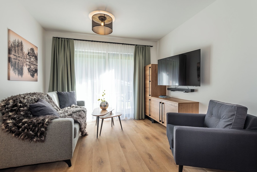 Premium Apartment, 2 Bedrooms, Balcony, Mountain View