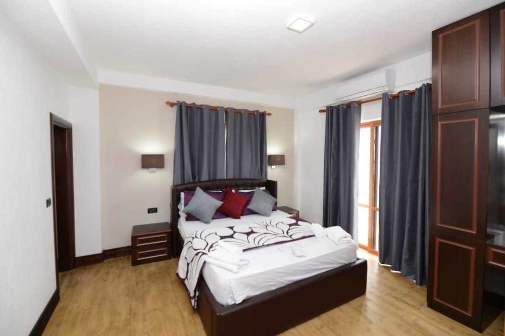 Presidential Room, Lake View photo 3