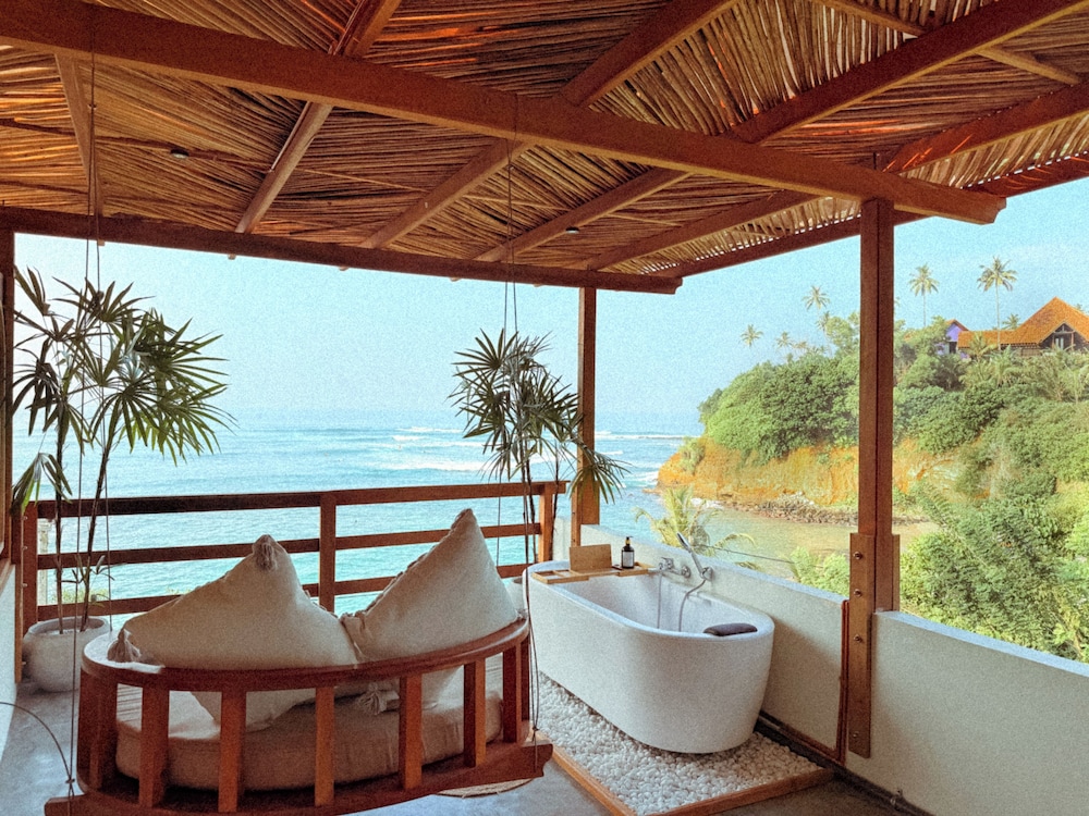 Romantic Room, Ocean View, Beachfront