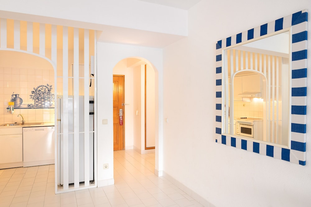 Standard One Bedroom Apartment - 4 Adults - Photo 5