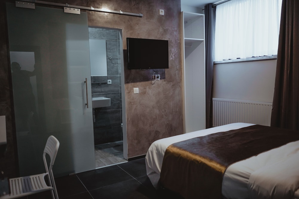 Standard Twin Room - Photo 2