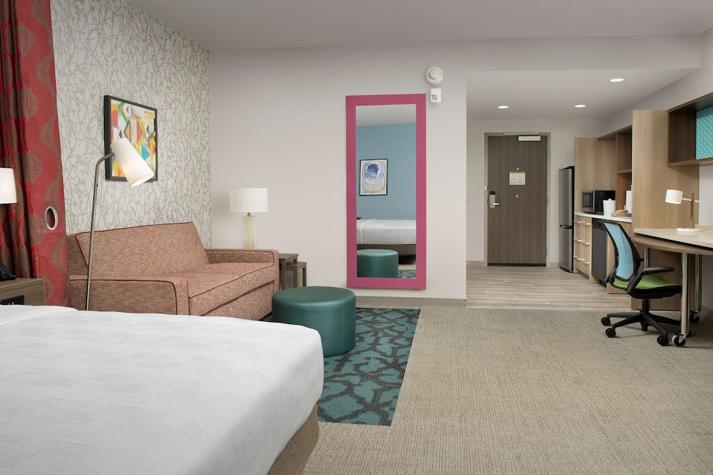 Studio Suite, 1 King Bed, Non Smoking - Photo 2