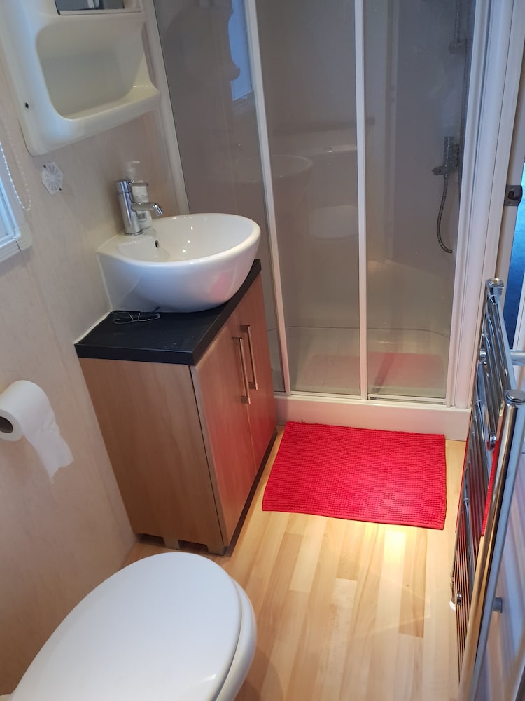 2 Bedroom Static Caravan ( Double Glazed, Central Heating). photo 1