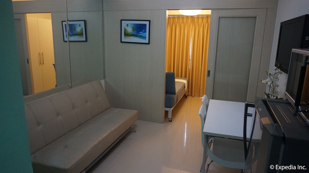 Deluxe Apartment photo 2