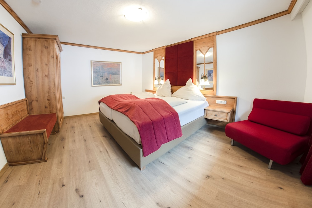 Grand Condo, 1 Queen Bed with Sofa bed (large) photo 2