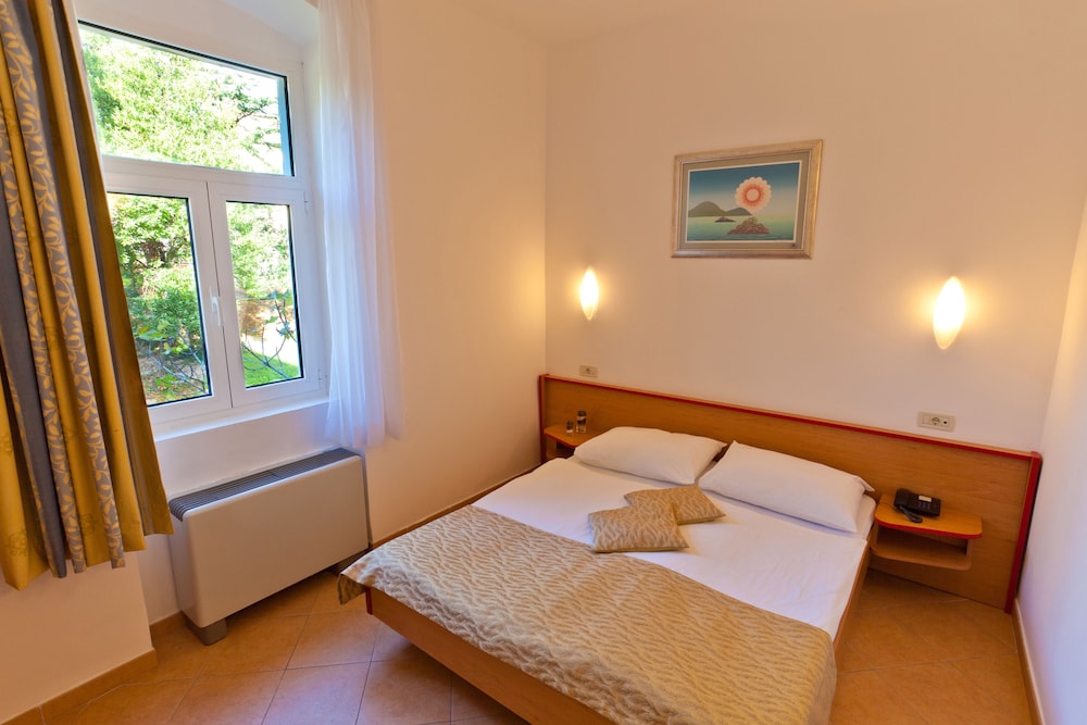 Standard Double Room, Park View