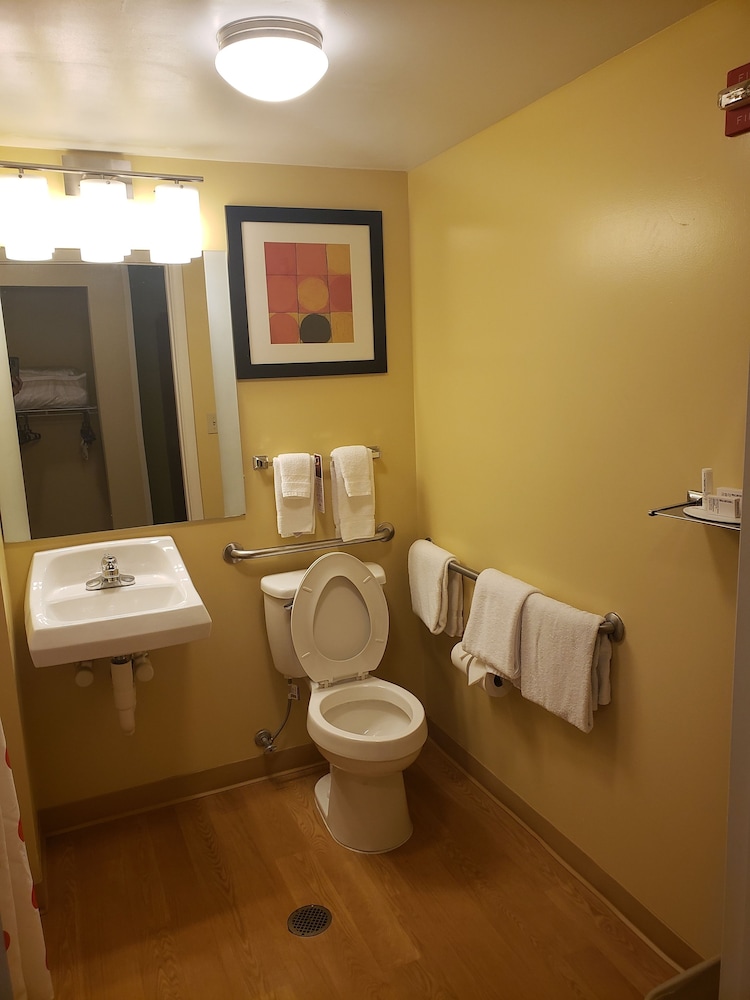Suite, 2 Queen Beds, Accessible, Non Smoking (Tub w/ Grab Bars) - Photo 10