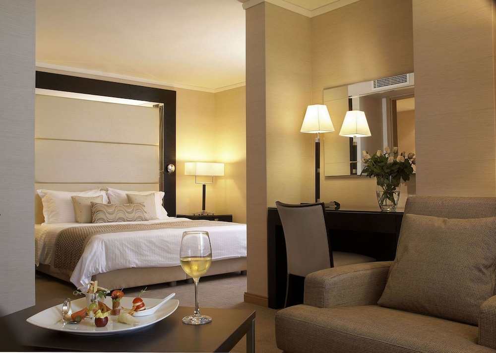 Executive Suite, 1 Bedroom, Non Smoking, Jetted Tub - Photo 8