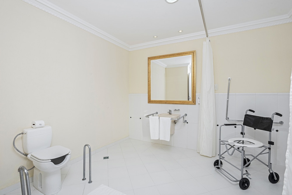 Deluxe Room, Mobility Accessible photo 3