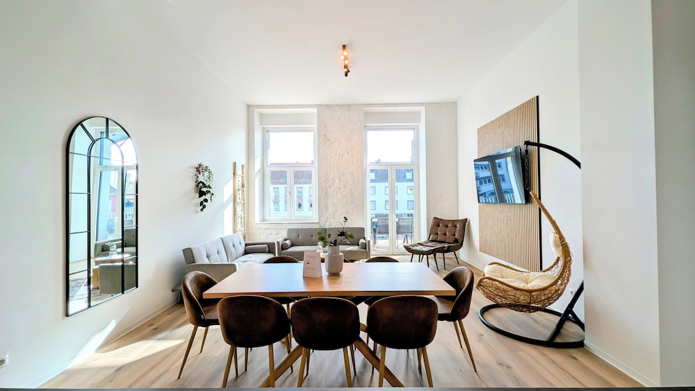 Luxury Loft, 3 Bedrooms, Roll-in Shower, Balcony
