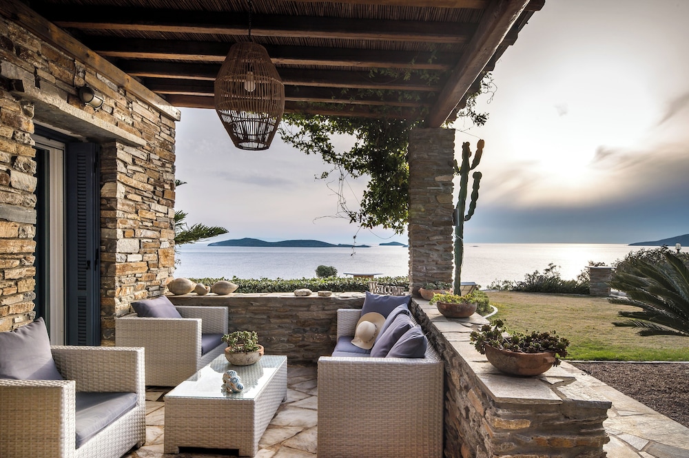 Superior Sea View Villa in Batsi