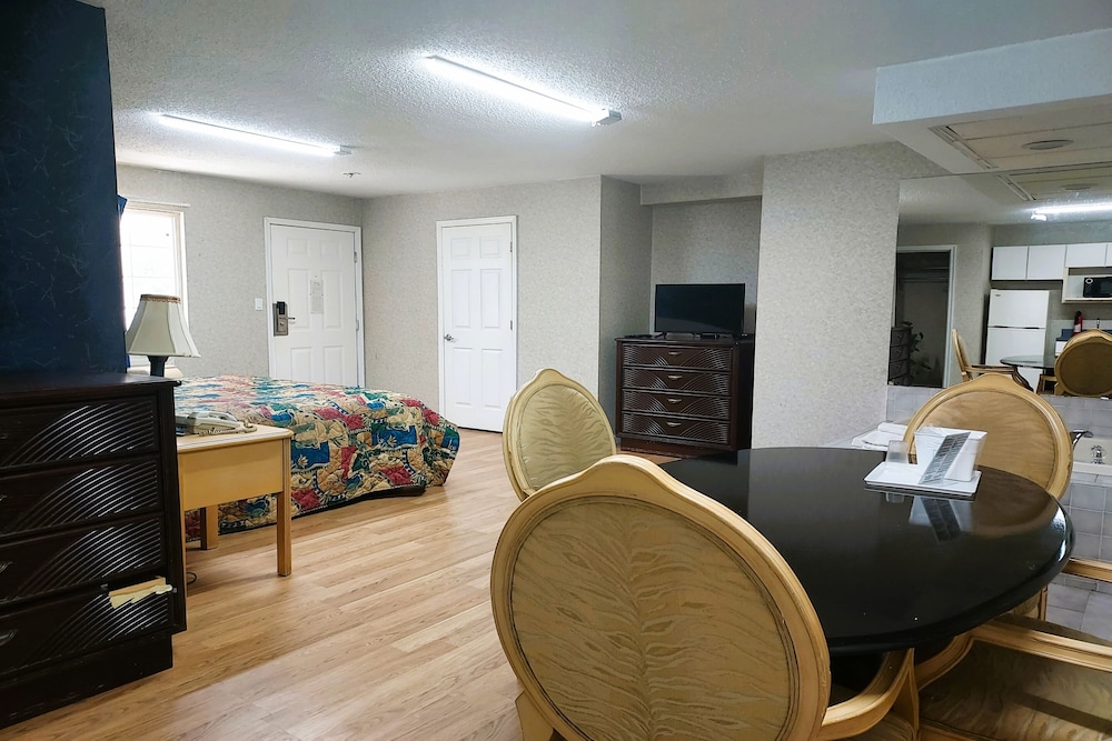 Studio Suite, 1 King Bed, Jetted Tub (Kitchenette) photo 2