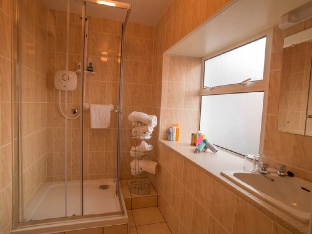 Triple Room, Ensuite photo 3
