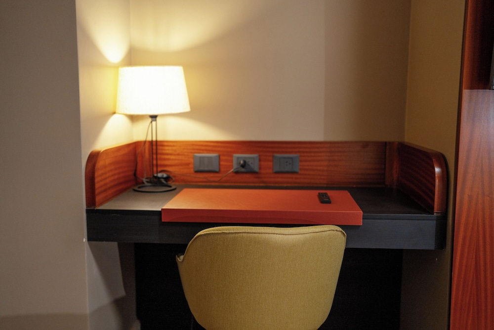 Standard Room, 1 Queen Bed