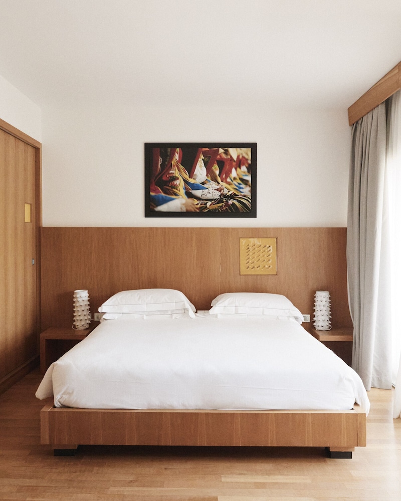 Suite, Balcony, Garden View