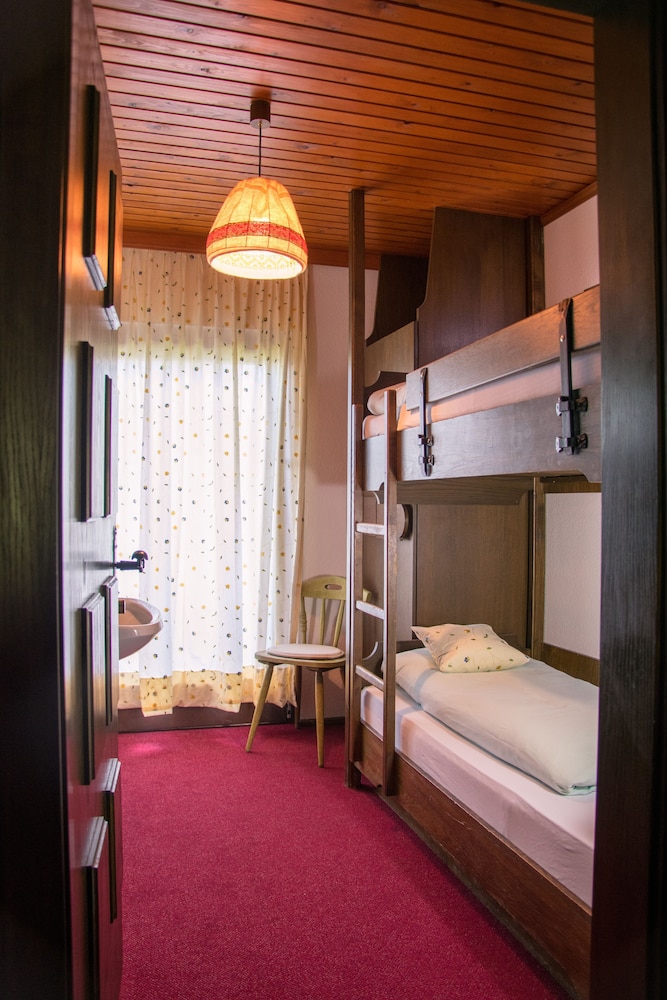 Economy Twin Room, Shared Bathroom, Mountain View (Hüttenzimmer Stockbetten)