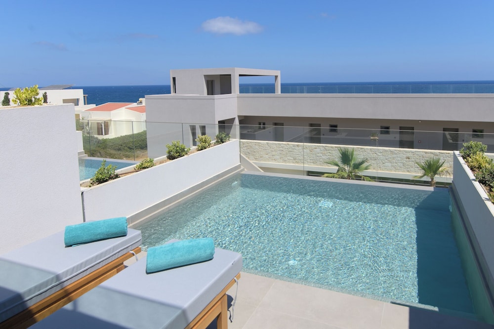 Ivory Gold Suite Side Seaview Individual Pool