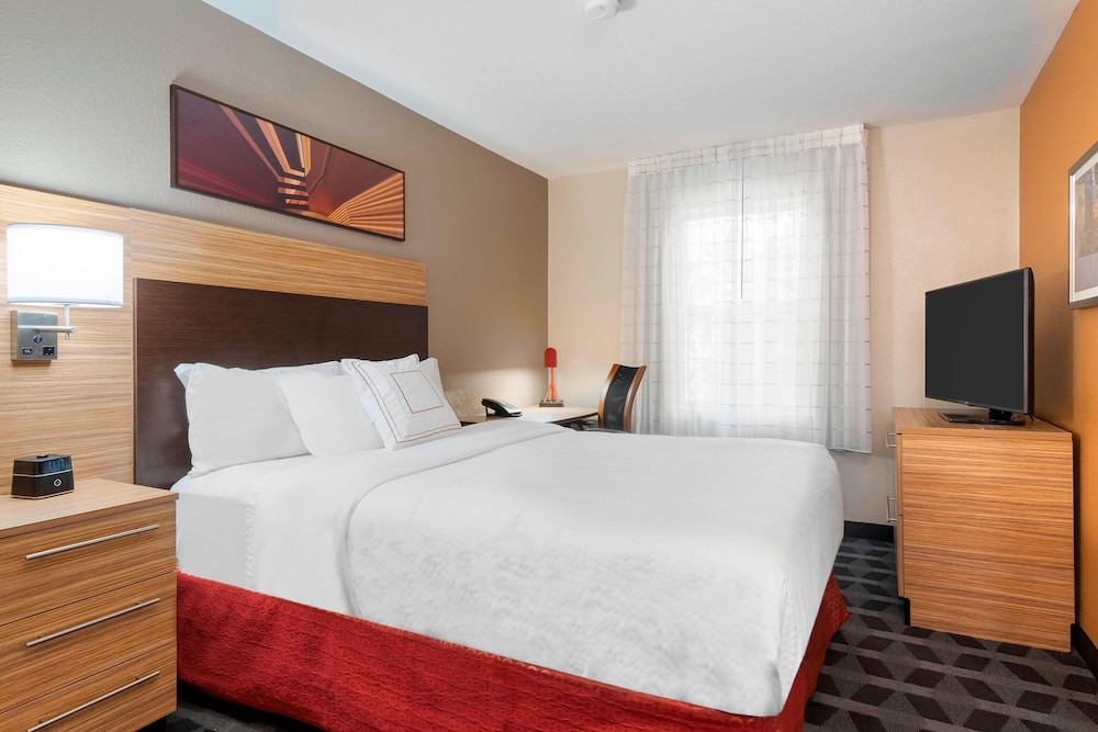 Suite, 2 Bedrooms - Photo 3