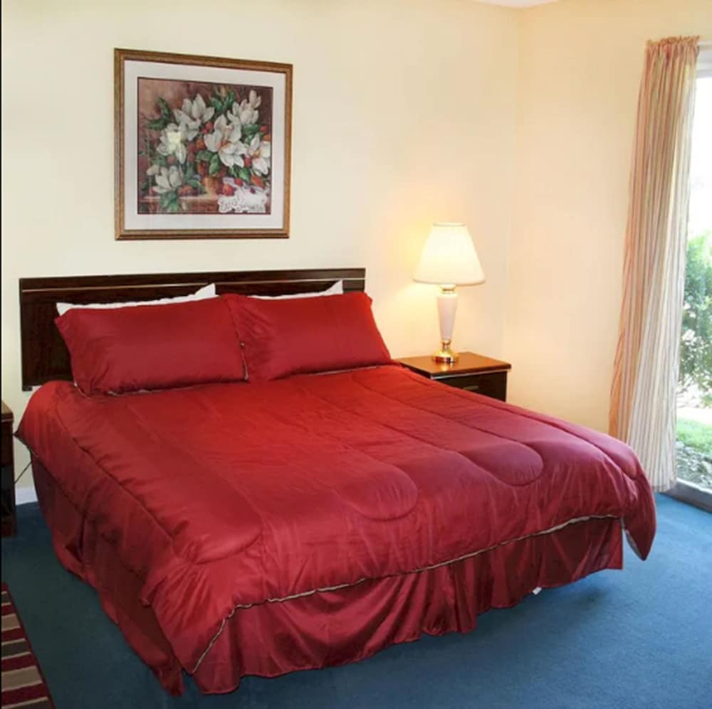 1 Bedroom / 1 Bathroom with 2 Queen Beds photo 1