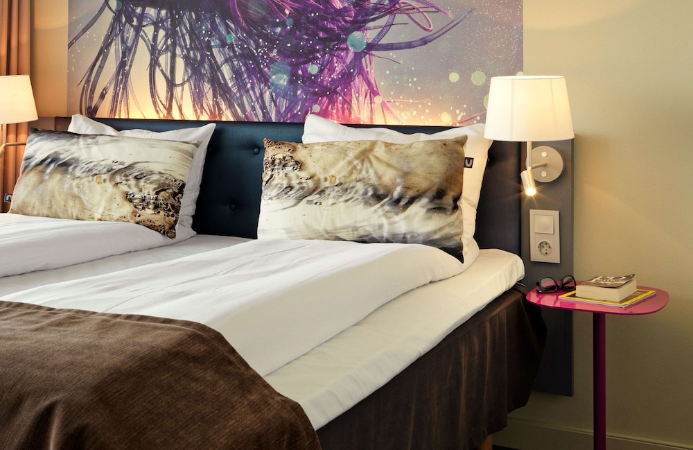 Standard Room, 1 Queen Bed photo 3
